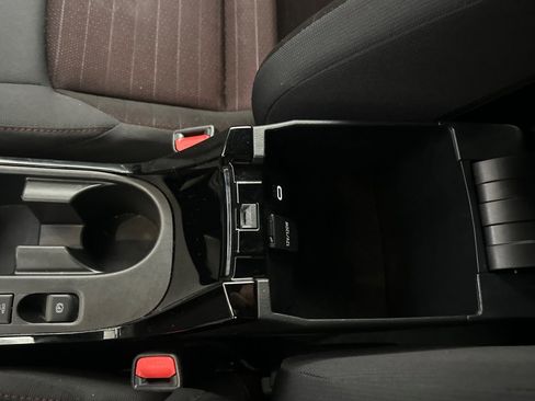 Used 2024 Toyota Corolla SE image 31