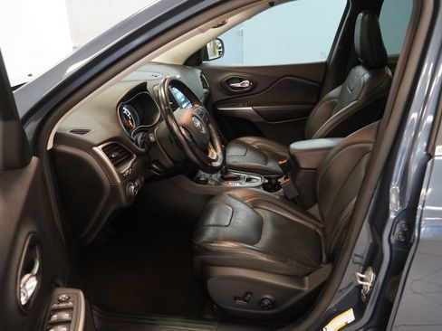 Used 2021 Jeep Cherokee Latitude Lux w/ Sun & Sound Group AWD/4WD image 5