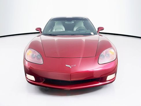 Used 2007 Chevrolet Corvette Coupe w/ Preferred Equipment Group RWD image 2