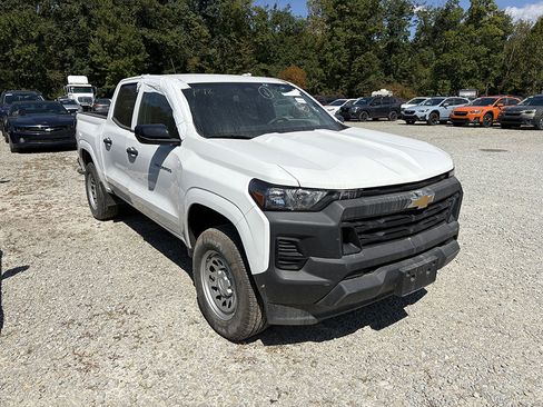 Used 2024 Chevrolet Colorado W/T w/ WT Convenience Package II RWD image 2