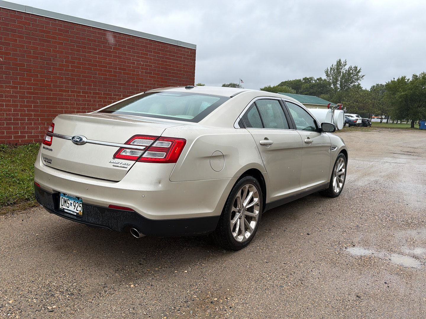 Used 2017 Ford Taurus Limited w/ Driver Assist Package FWD image 5