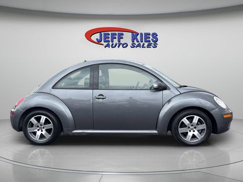 Used 2006 Volkswagen Beetle Coupe w/ Package 1 FWD image 4