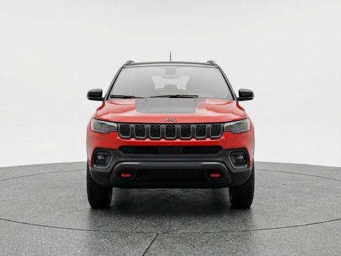 Used 2025 Jeep Compass Trailhawk AWD/4WD image 2