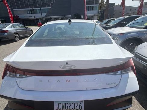 Used 2025 Hyundai Elantra Limited FWD image 3