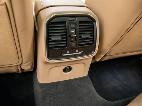 Certified 2023 Porsche Macan image 20