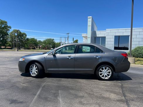 Used 2010 Lincoln MKZ FWD image 4