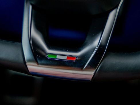 Used 2020 Lamborghini Urus image 43