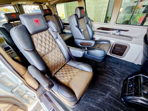 Used 2025 GMC Savana 2500 w/ Driver Convenience Package image 38