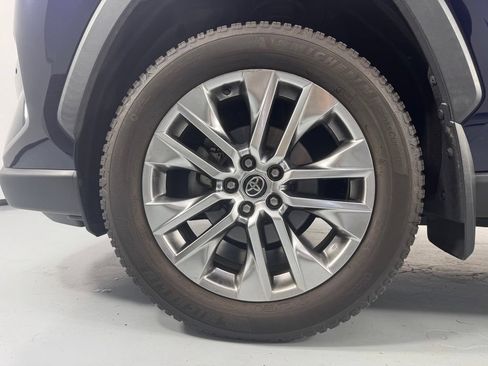 Used 2021 Toyota RAV4 XLE Premium AWD/4WD image 9