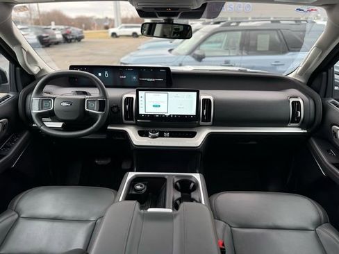 Used 2025 Ford Expedition Max Active image 4