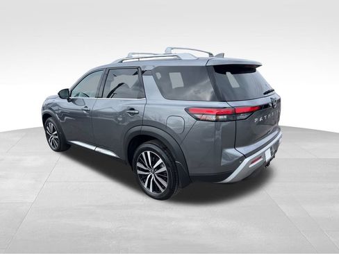 Used 2024 Nissan Pathfinder Platinum w/ Cargo Package image 5
