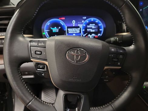 Used 2024 Toyota Crown AWD/4WD image 18