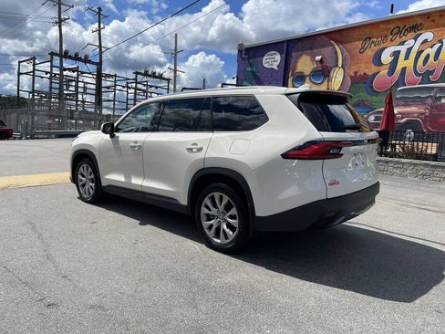 Certified 2024 Toyota Grand Highlander AWD image 3
