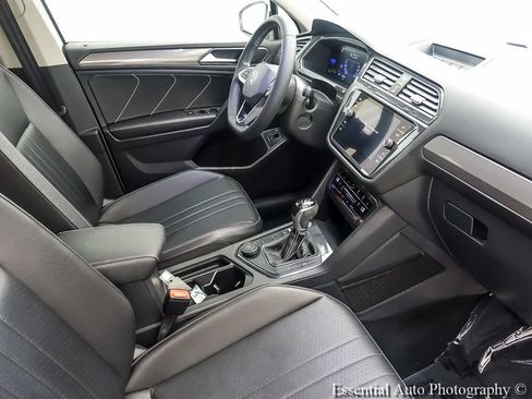Used 2022 Volkswagen Tiguan SE AWD/4WD image 25