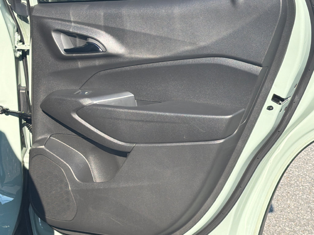 Used 2025 Chevrolet Trax ACTIV w/ Sunroof Package FWD image 16