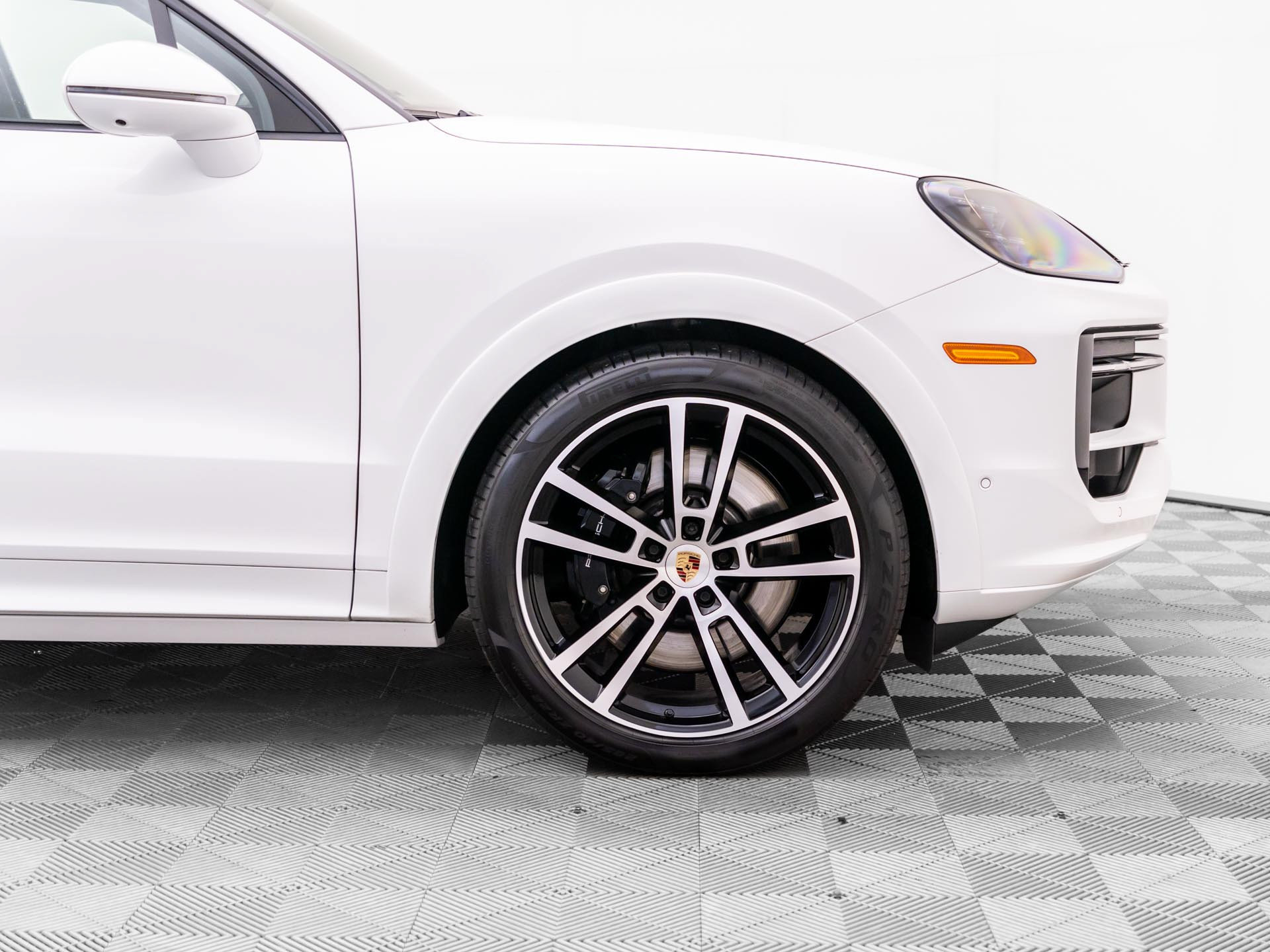 Certified 2025 Porsche Cayenne GTS AWD/4WD image 34