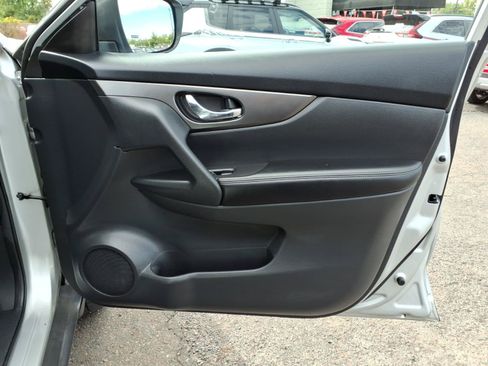 Used 2015 Nissan Rogue SV AWD/4WD image 29