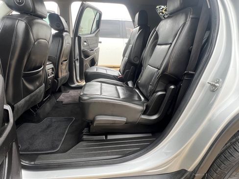 Used 2019 Chevrolet Traverse LT FWD image 14