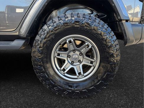 Used 2018 Jeep Wrangler Unlimited Sahara image 13