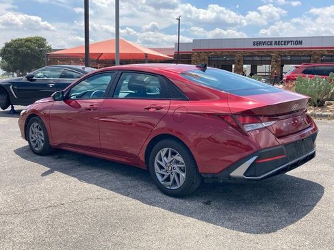 Used 2024 Hyundai Elantra SEL FWD image 6
