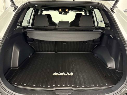 Certified 2021 Toyota RAV4 SE image 27