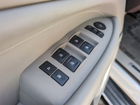 Used 2015 Cadillac Escalade Luxury image 13