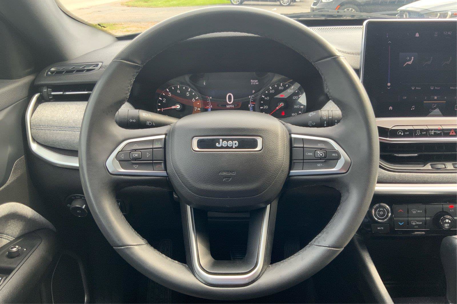 Used 2024 Jeep Compass Latitude AWD/4WD image 16