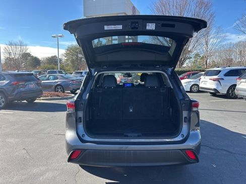 Used 2024 Toyota Highlander XLE image 7