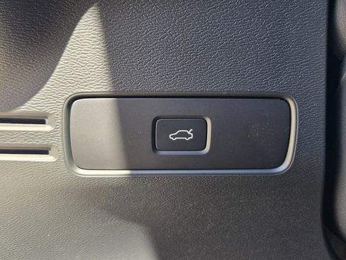 New 2026 Volvo XC40 B4 Core w/ Climate Package image 19