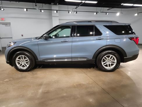 Used 2025 Ford Explorer Active RWD image 4