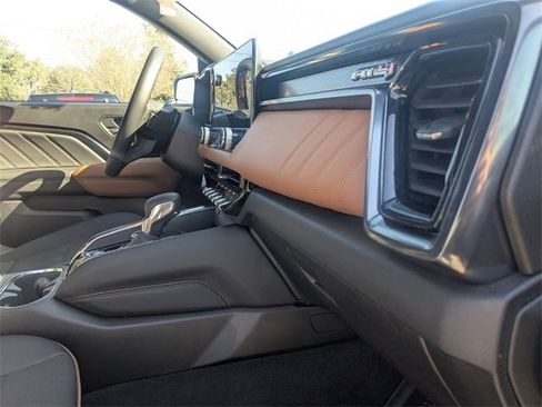 Used 2025 GMC Canyon AT4 image 34