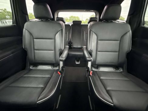 Used 2025 Buick Enclave Preferred AWD/4WD image 18