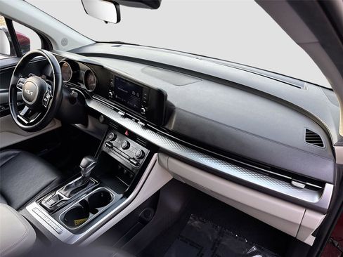 Used 2024 Kia Carnival LX image 29