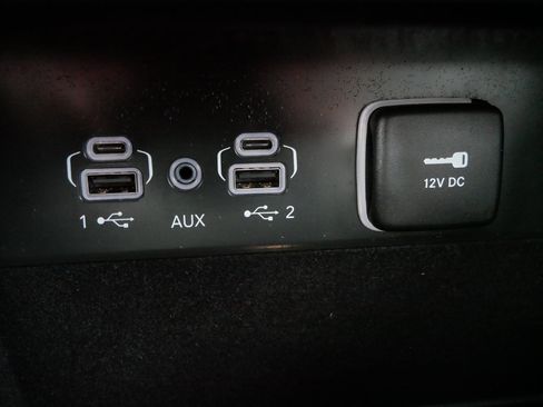 Used 2023 Jeep Grand Cherokee L Limited w/ Black Appearance Package image 32