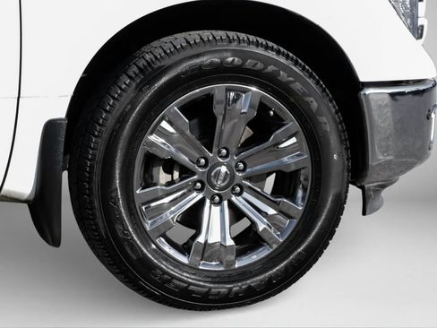 Used 2017 Nissan Titan SV image 48