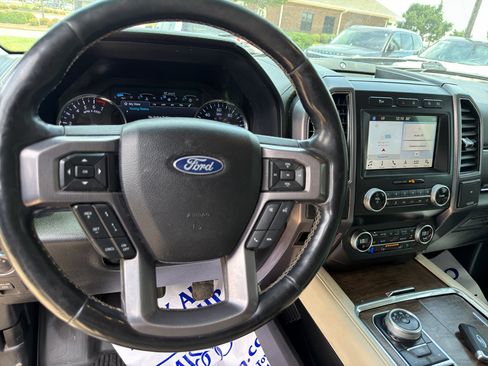 Used 2019 Ford Expedition Max Platinum RWD image 23