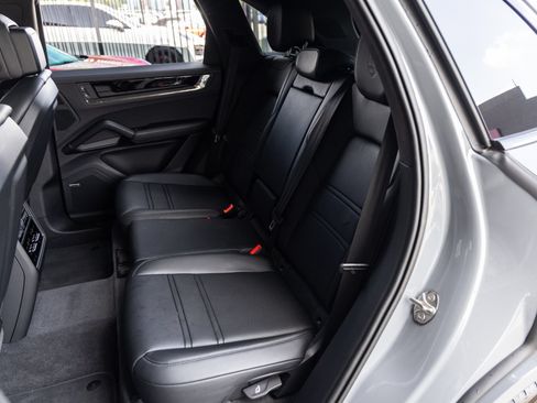 Certified 2026 Porsche Cayenne GTS AWD/4WD image 36
