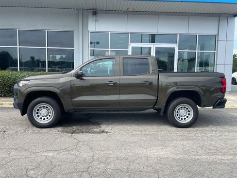 Used 2023 Chevrolet Colorado W/T RWD image 2
