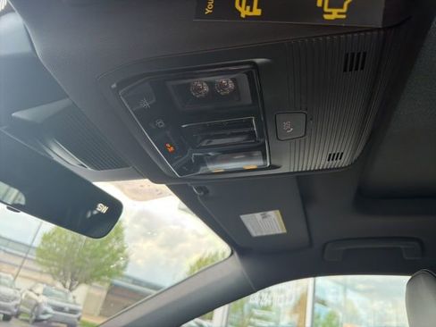 New 2026 Volkswagen Tiguan SEL R-Line AWD/4WD image 45