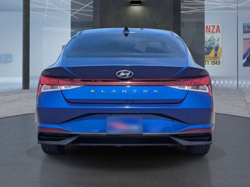 Used 2023 Hyundai Elantra SEL w/ Cargo Package FWD image 5