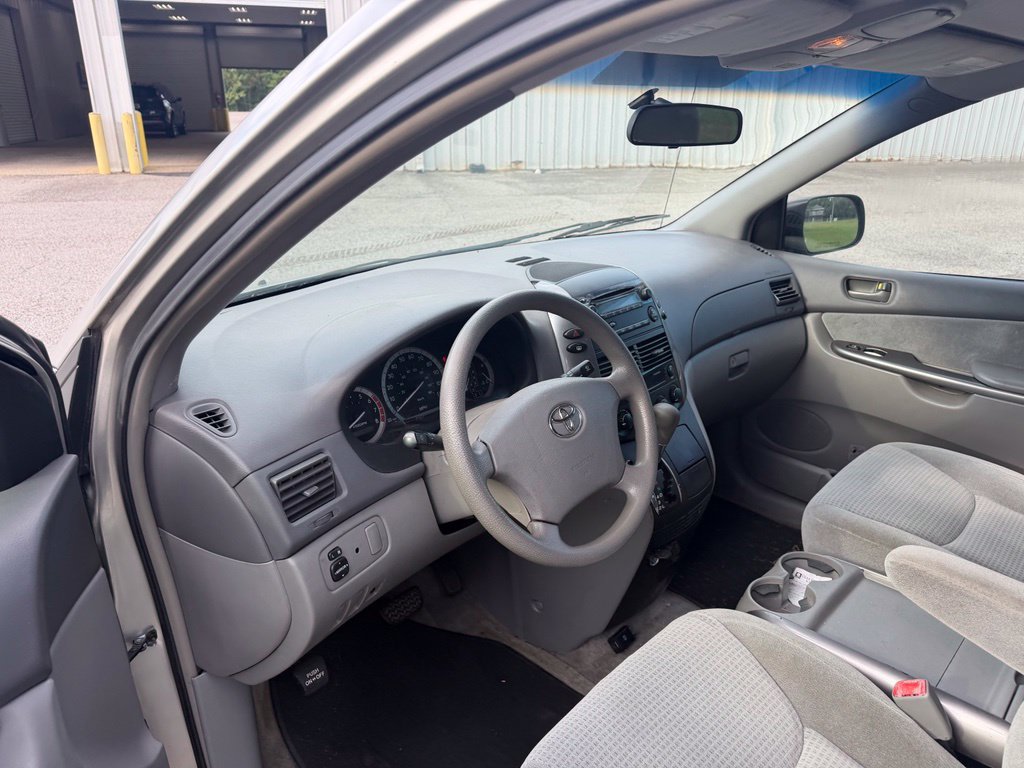 Used 2006 Toyota Sienna CE FWD image 9