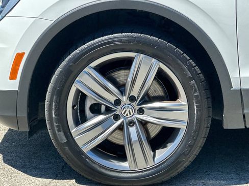 Used 2020 Volkswagen Tiguan SEL AWD/4WD image 11