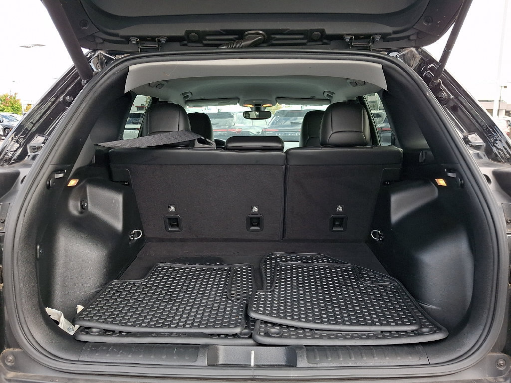 Used 2019 Jeep Cherokee Latitude Plus w/ Comfort/Convenience Group AWD/4WD image 29