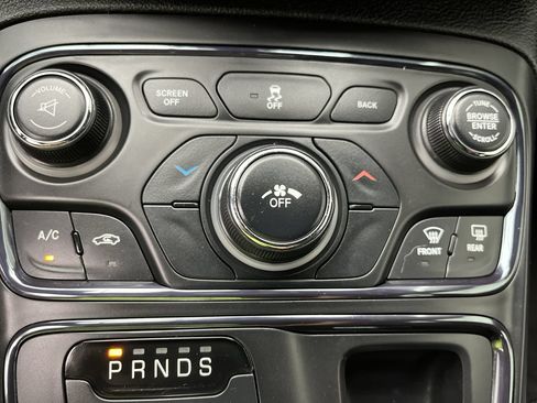 Used 2015 Chrysler 200 S FWD image 18