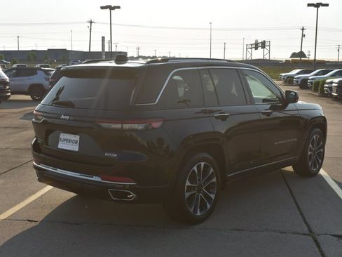 Used 2022 Jeep Grand Cherokee Overland w/ Luxury Tech Group IV AWD/4WD image 5