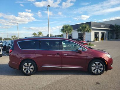 Used 2018 Chrysler Pacifica Limited w/ Advanced Safetytec Group