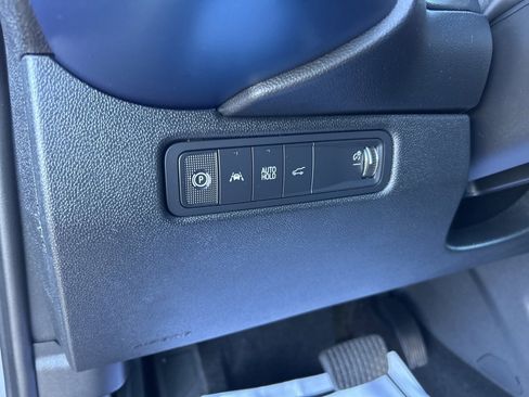 Used 2025 Chevrolet Equinox EV LT w/ Convenience Package image 17