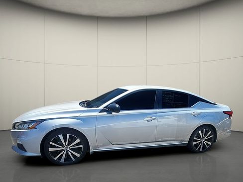 Used 2021 Nissan Altima 2.5 SR FWD image 4