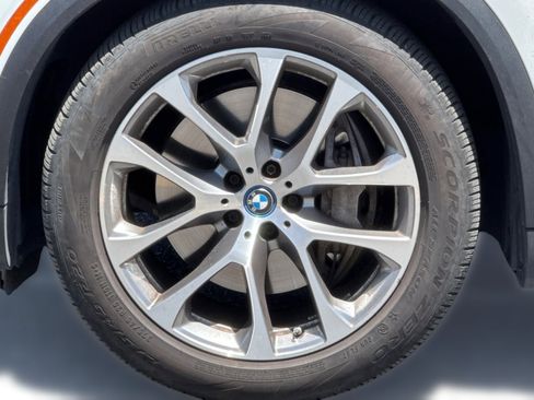 Used 2025 BMW X5 xDrive50e AWD/4WD image 11