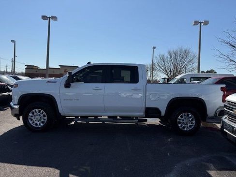 Used 2021 Chevrolet Silverado 2500 LT w/ Convenience Package image 4